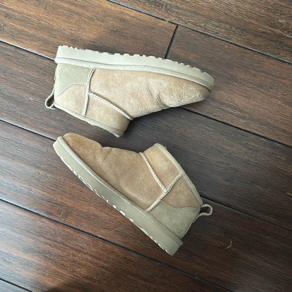 ugg ultra mini in sand - Picture 1 of 5
